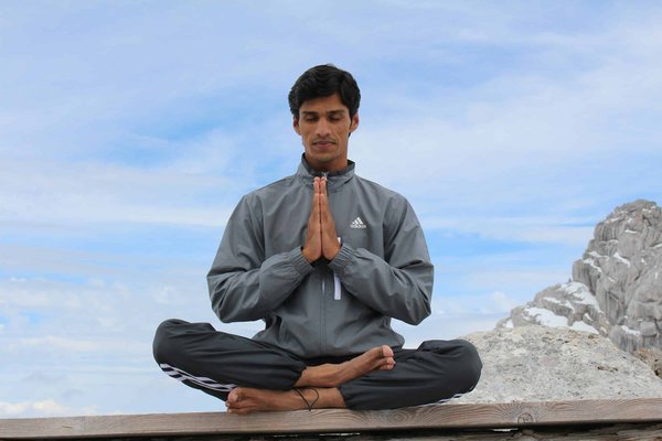 Où trouver des cours de yoga en plein air en Inde?